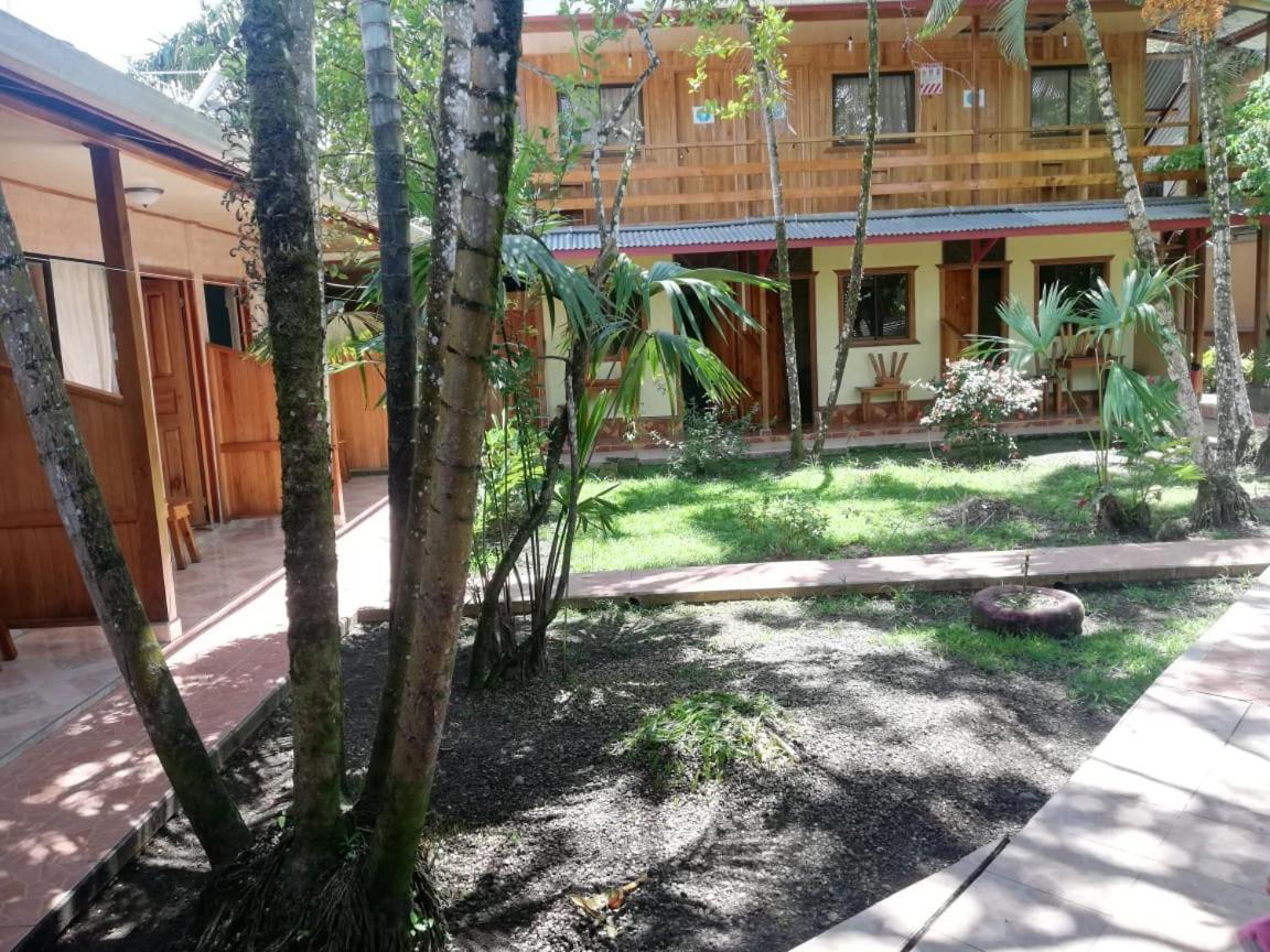 Cabinas Popular Puerto Viejo de Talamanca Exterior foto