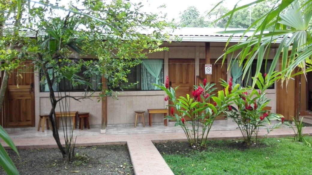 Cabinas Popular Puerto Viejo de Talamanca Exterior foto